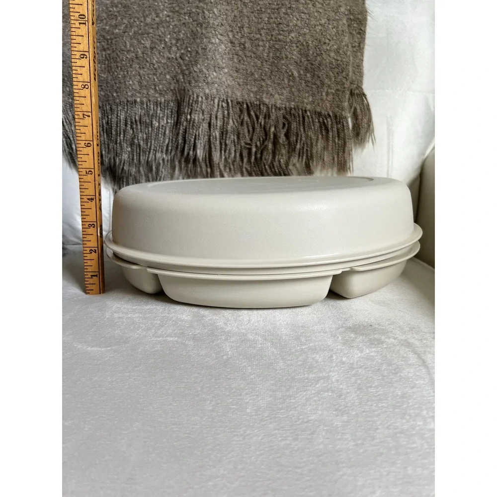 Tupperware vintage round